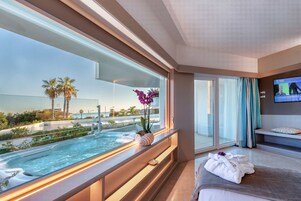 Quarto casal ou duplo superior, banheira de imersão, vista para o mar