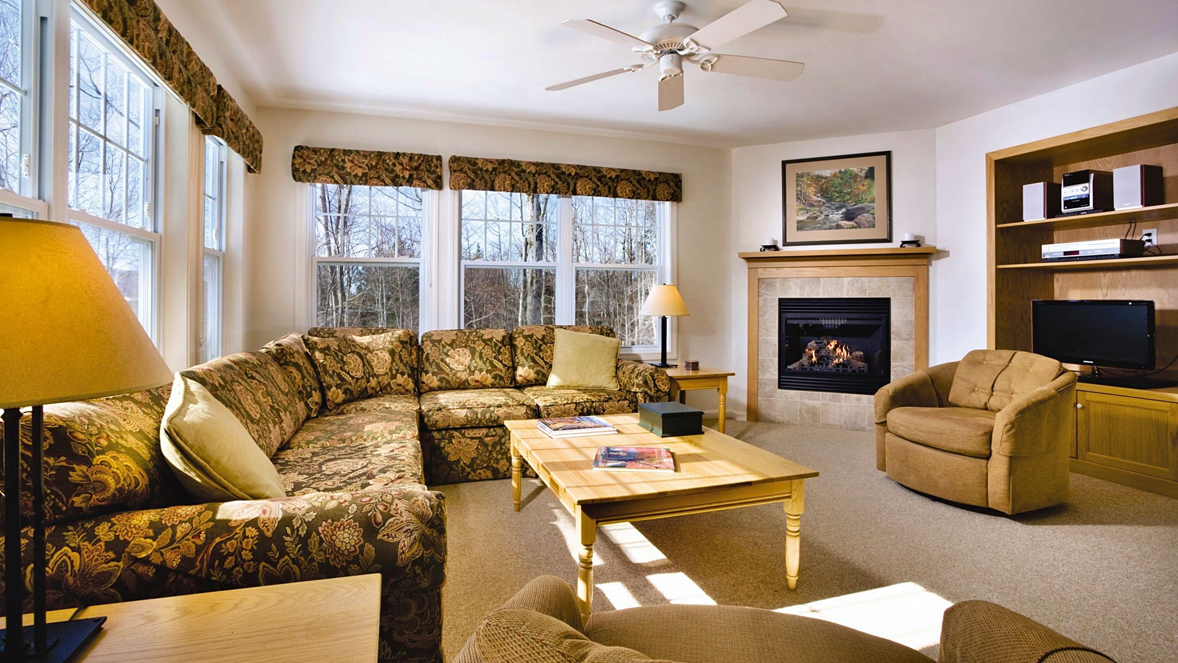 Comfy 2BR Condo near Skiing and Hiking Trails