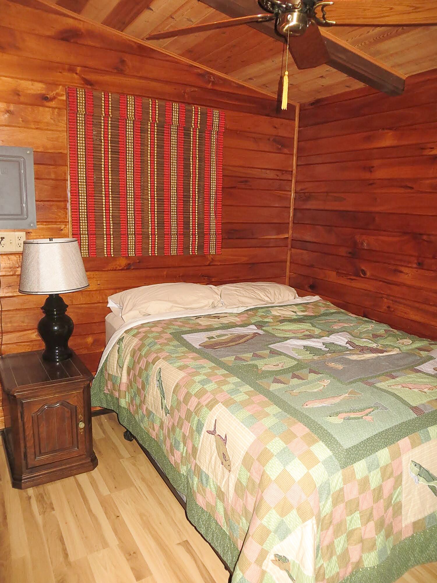 Family-friendly resort on the Mississippi River—Private Dock/ Public Boat Launch