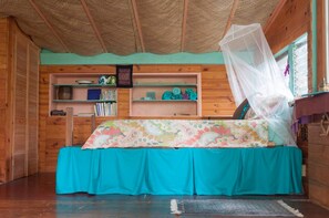 1 bedroom, desk, free WiFi, bed sheets