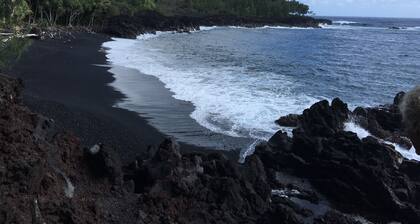 SWEET SPOT STAY-ENCHANTING GROTTO--Walk to the Beach and Warm Ponds Nearby