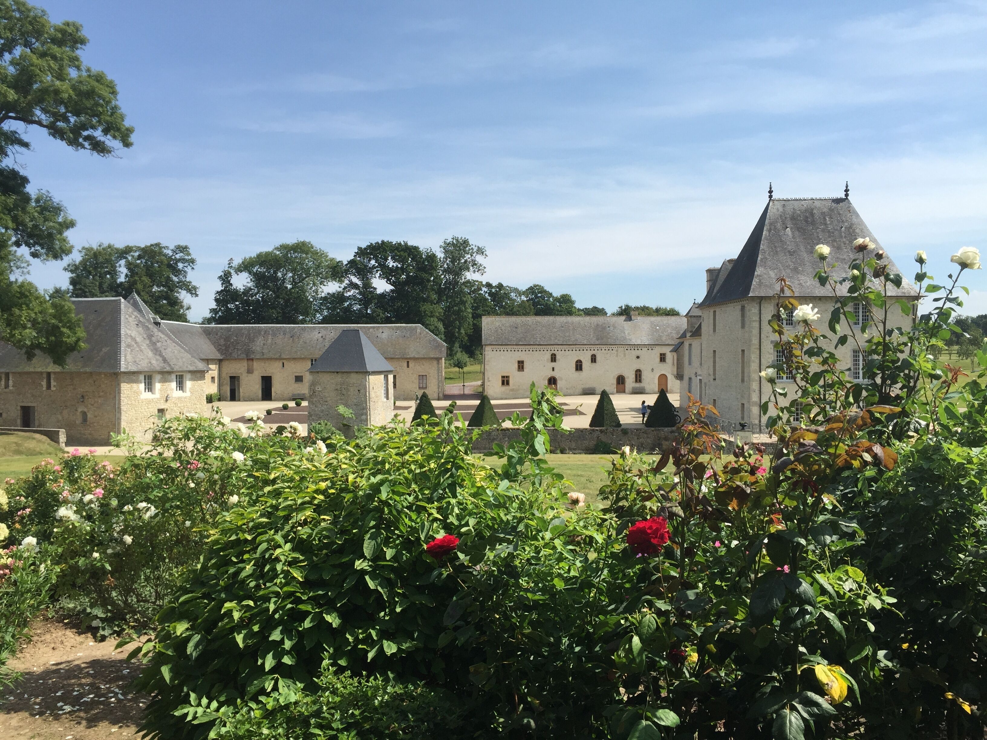 Manor barn in a 800 acres private stud farm horses property *****