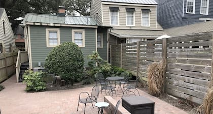 Historic Tiny Cottage 535 dans le quartier historique de Savannah Construit en 1872