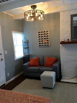 Interior - Tiny Cottage 535 in Savannah's Landmark Historic District (Savannah)