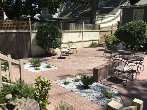 Tiny Cottage 535 in Savannah's Landmark Historic District