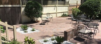 Tiny Cottage 535 in Savannah's Landmark Historic District