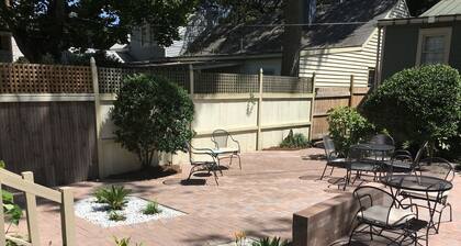 Tiny Cottage 535 in Savannah's Landmark Historic District