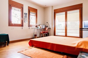 6 camere, una scrivania, ferro/asse da stiro, Wi-Fi gratuito