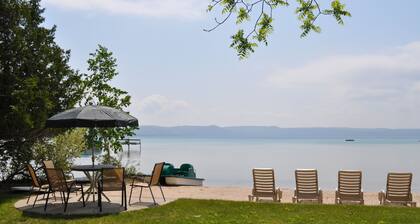 *COZY, ROMANTIC, & PRIVATE ON BIG GLEN LAKE*
