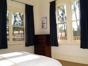 4 bedrooms, desk, iron/ironing board, free WiFi