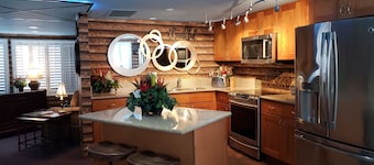 A Treasure in the middle of Bakersfield Wi-Fi Pet Friendly