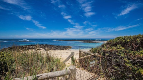 Wytonia 3 Penthouse - Private Beachfront Access