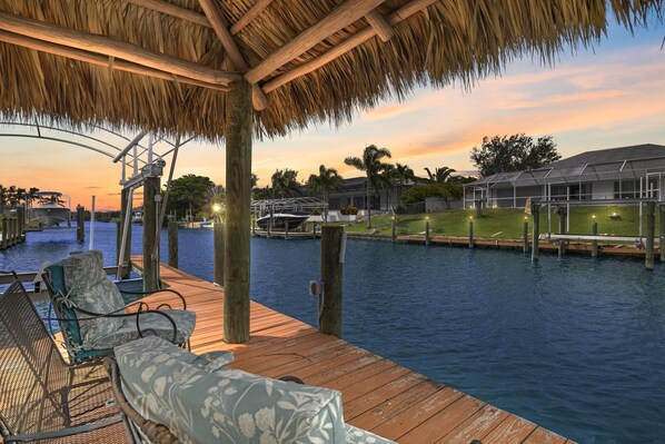Property grounds - Villa Aleena - Salt water heated pool home on intersecting canals w/bikes & kayaks - SWFL Rentals (Cape Coral)