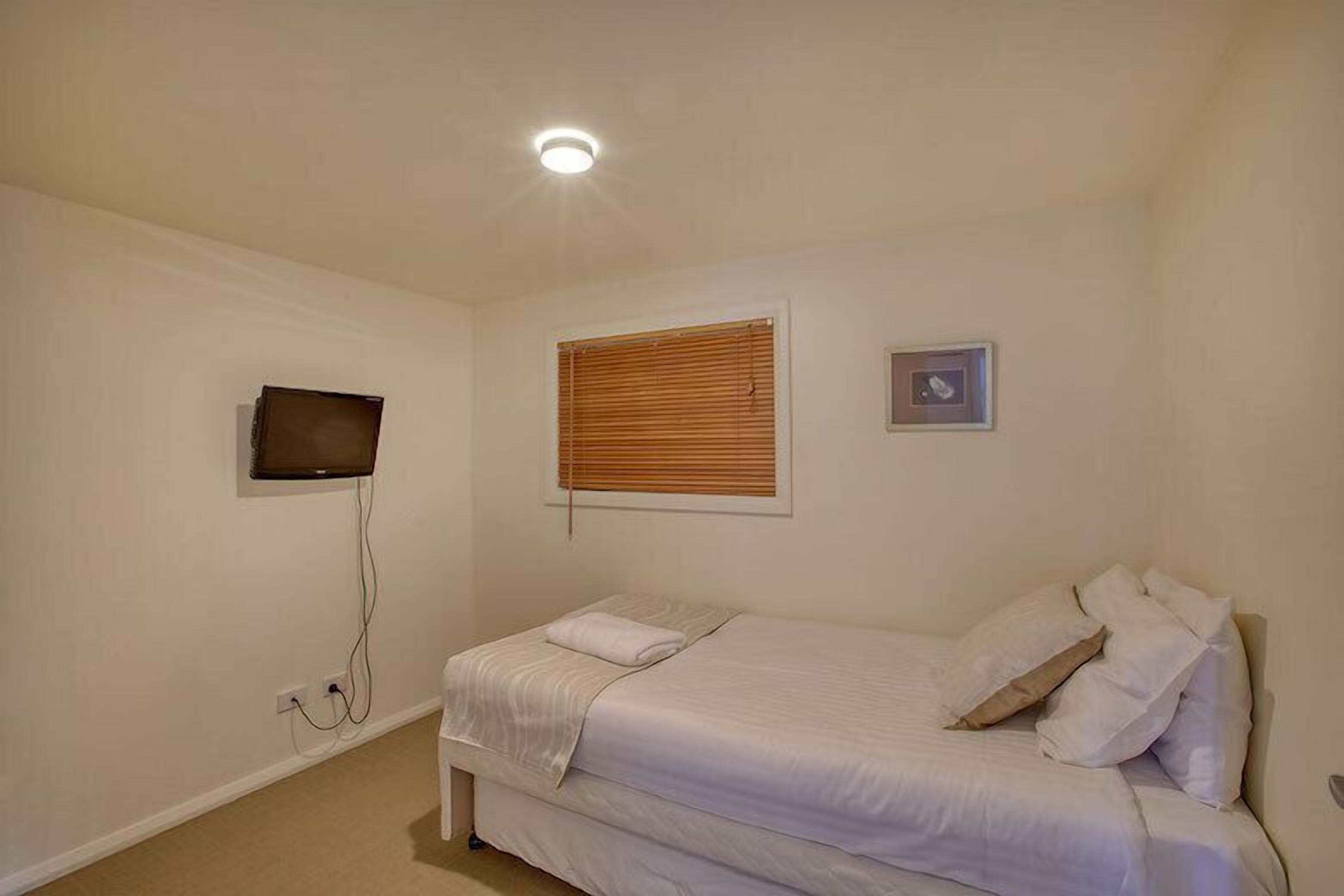 Quarterdeck Apartment — image 9
