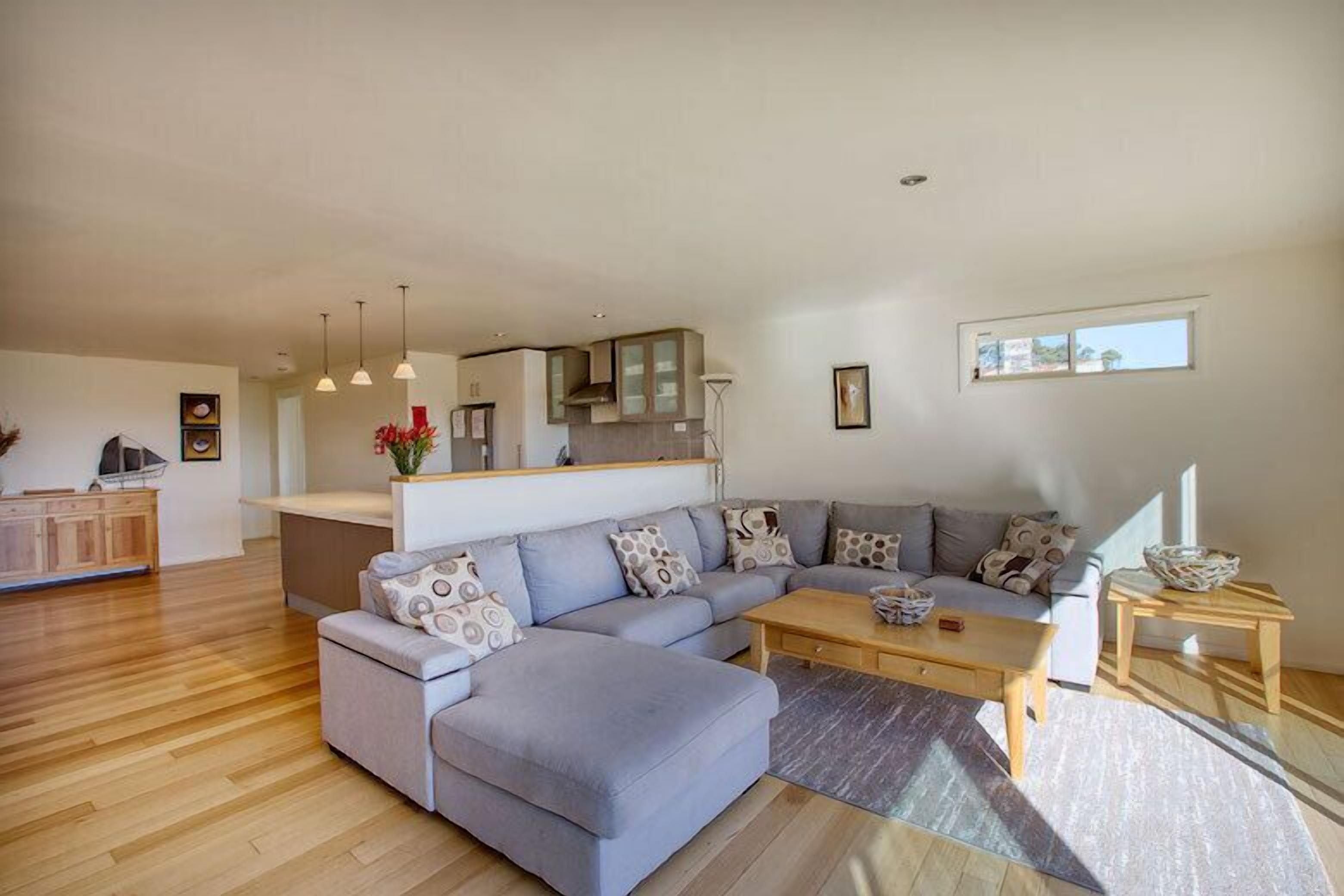 Quarterdeck Apartment — image 4
