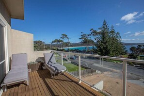 Property grounds - Quarterdeck Apartment (Binalong Bay)
