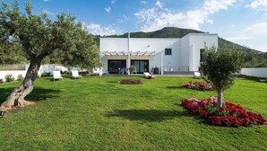 Front of property - Villa Hera (Cefalù)