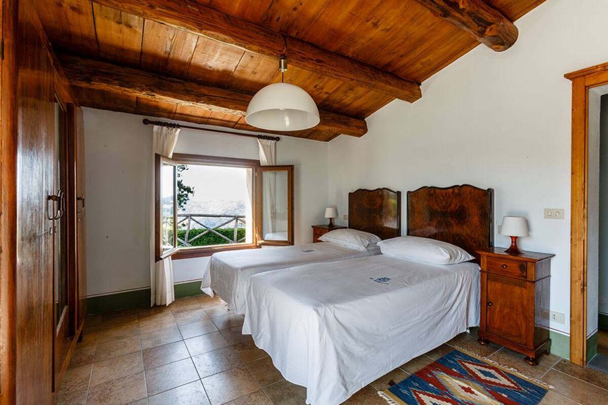 Cots/infant beds, free WiFi, bed sheets