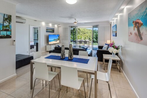 Poinciana 003 - Hamilton Island