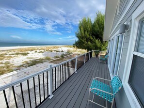 Property grounds - The Perfect Gulf Front Vacation, Directly on the Beach! (Anna Maria Island)