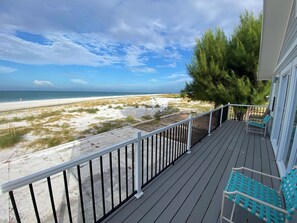 Property grounds - The Perfect Gulf Front Vacation, Directly on the Beach! (Anna Maria Island)