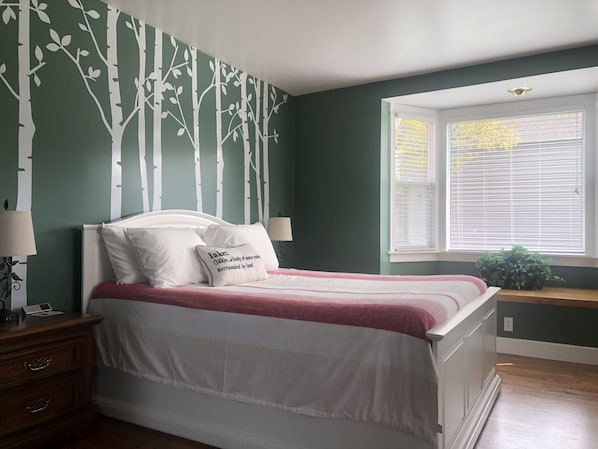 4 bedrooms, iron/ironing board, free WiFi, bed sheets