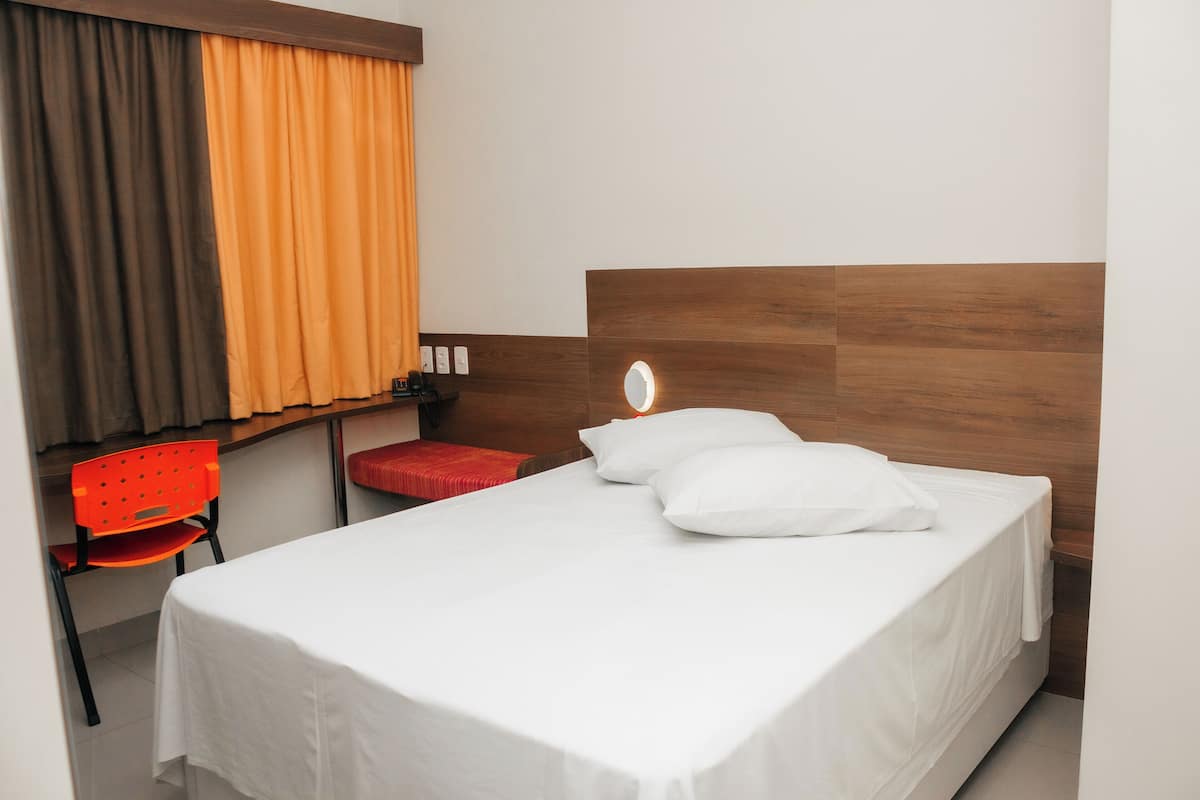 Appartamento Standard, 1 letto queen, non fumatori | Con arredamento individuale, una scrivania, tende oscuranti