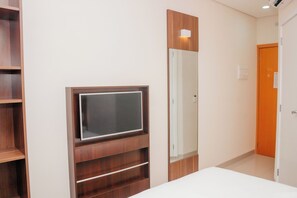 Standard Apartment, 1 Queen Bed, Non Smoking | Individually furnished, desk, blackout curtains, soundproofing - Pousada Bem Bom (Itu)