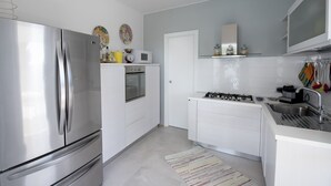Villa, 2 Bedrooms | Private kitchen | Full-sized fridge, microwave, oven, stovetop - Villa Bellini (Custonaci)