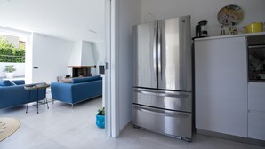 Villa, 2 Bedrooms | Private kitchen | Full-sized fridge, microwave, oven, stovetop - Villa Bellini (Custonaci)