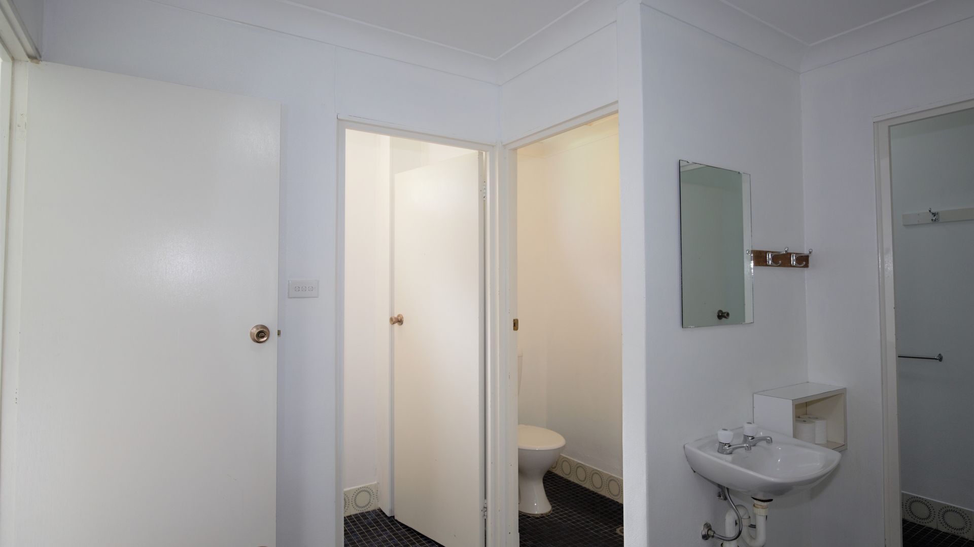 Blizzard Bunny Lodge - 43 Gippsland Street — image 23