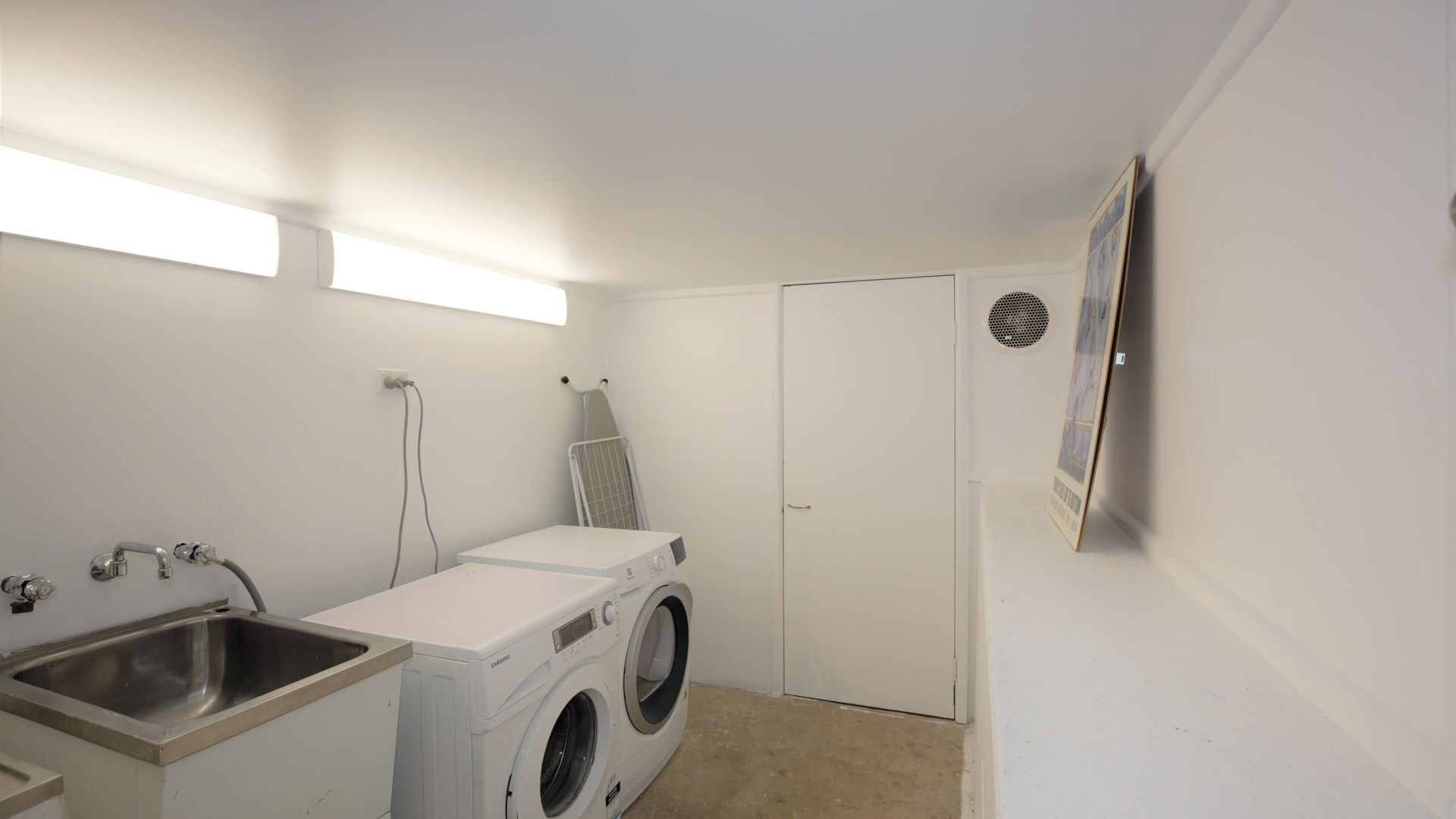 Blizzard Bunny Lodge - 43 Gippsland Street — image 3