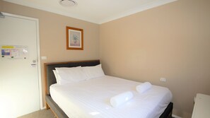 8 bedrooms, free WiFi, bed sheets