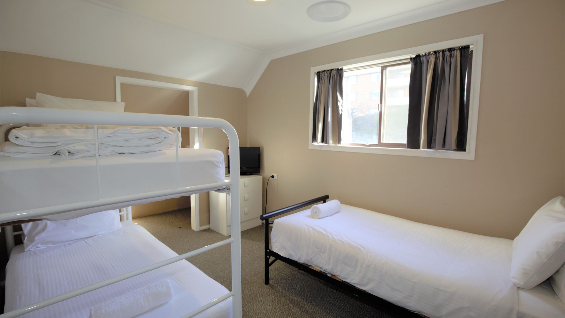 Blizzard Bunny Lodge - 43 Gippsland Street — image 16