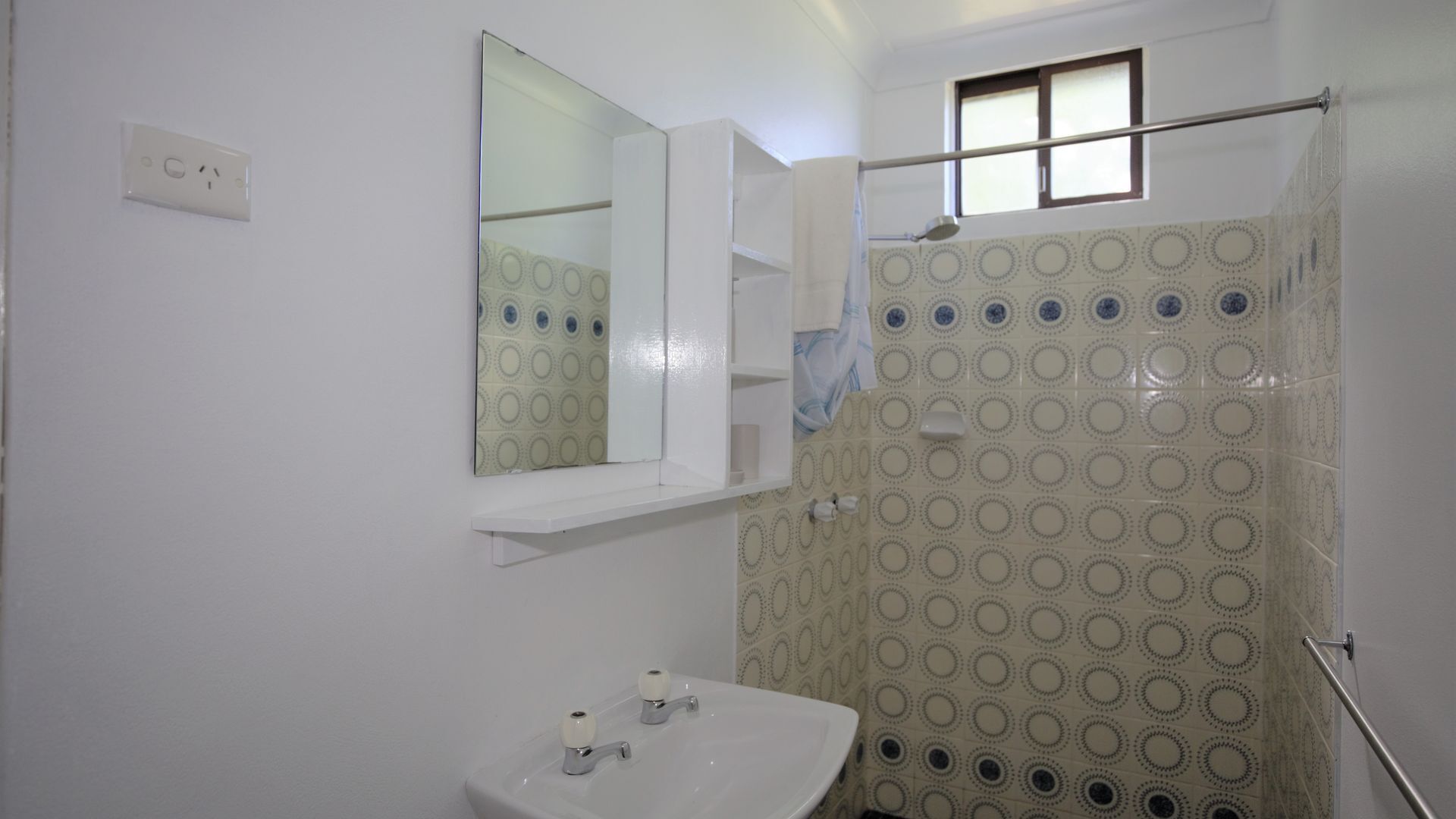 Blizzard Bunny Lodge - 43 Gippsland Street — image 20