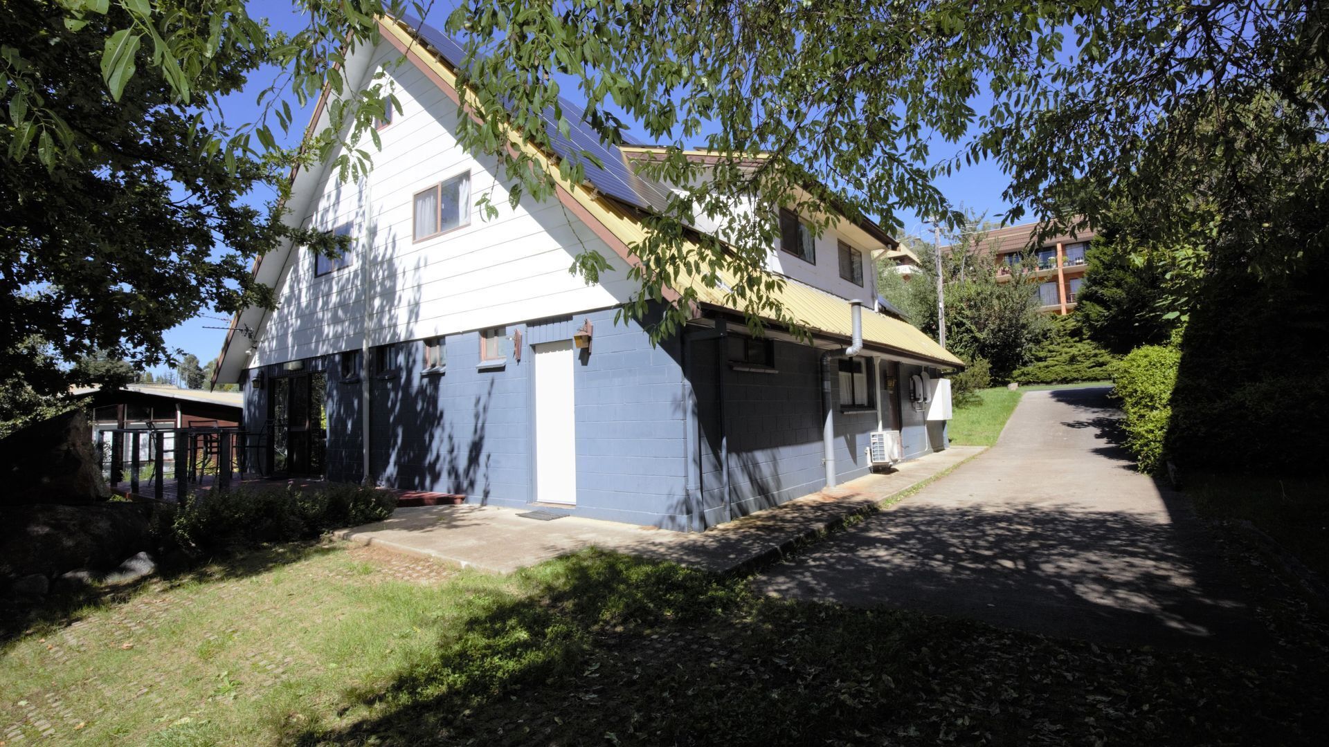 Blizzard Bunny Lodge - 43 Gippsland Street — image 25