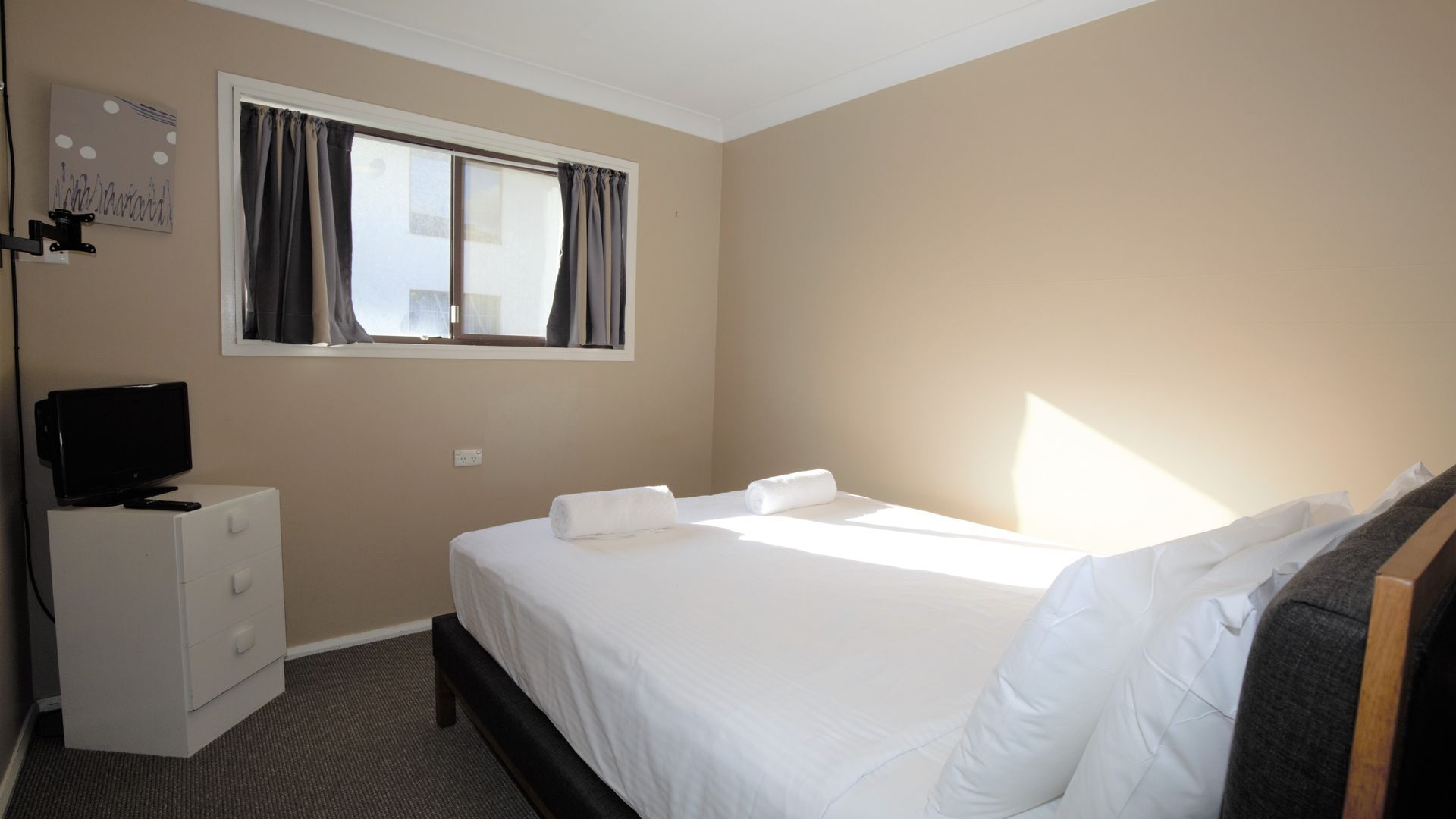 Blizzard Bunny Lodge - 43 Gippsland Street — image 14