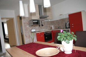 Apartment (Adsum) | Private kitchen | Full-size fridge, microwave, oven, stovetop