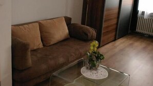 Apartment (Adsum)