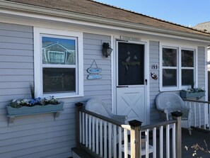 Terrace/patio - Steps To The Beach, May &June 1-25 June 29-July 4th
July 25-Aug1 Aug 8-15 (Yarmouth)