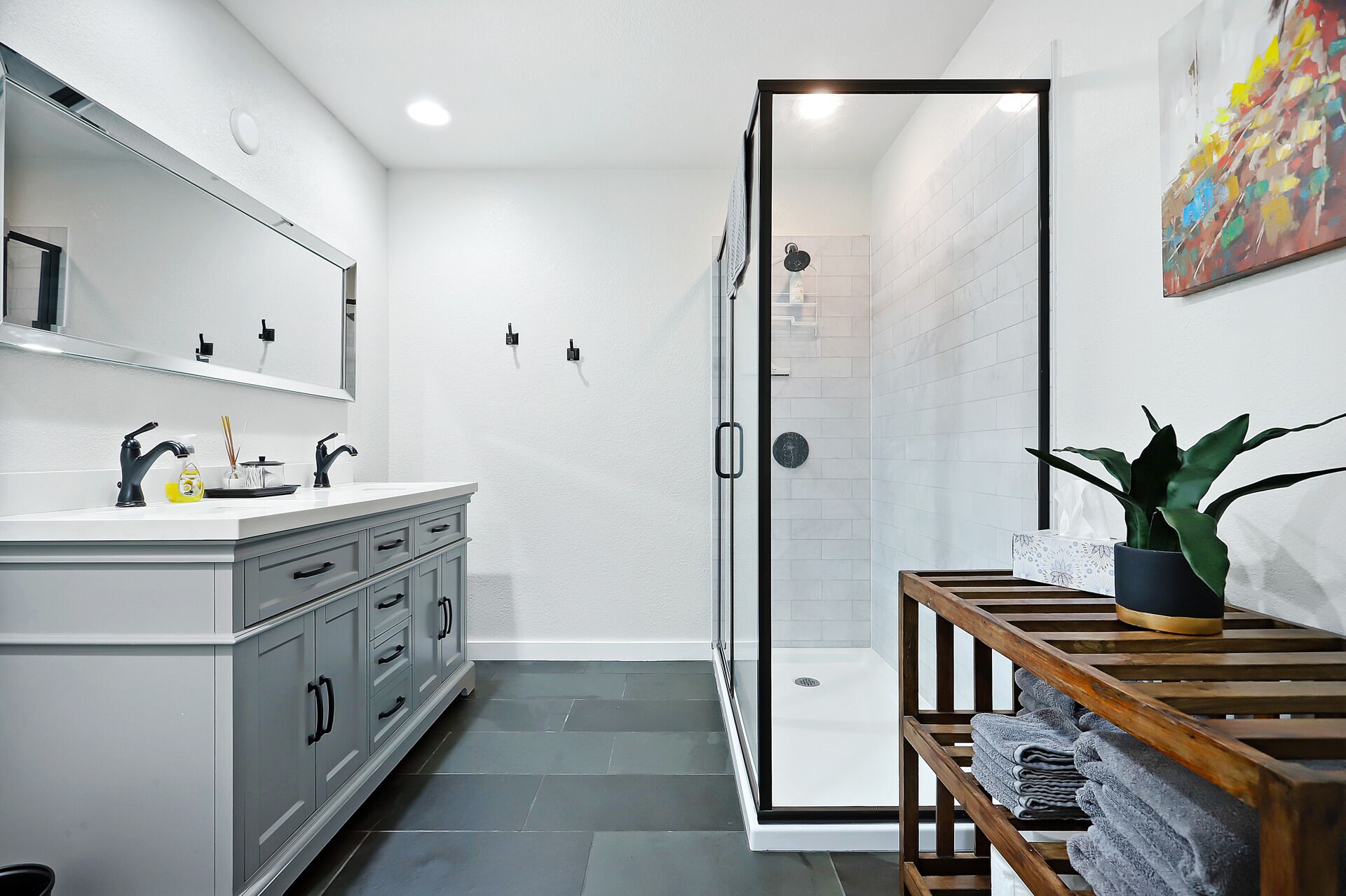 Come enjoy a relaxing comfortable stay at The Roost<br>Book events spring 2022!