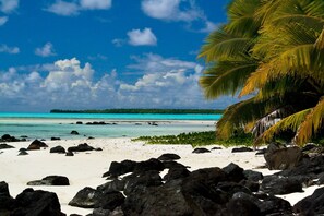 Beach nearby, sun-loungers, beach towels