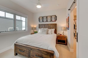 2 bedrooms, premium bedding, iron/ironing board, travel cot - Downtown WP Loft 14 I Hot Tub I Great Views I Bunk Beds I Discounted Attractions (Winter Park)