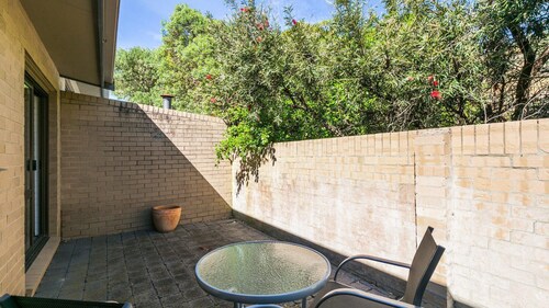 Bayview Number Two - Classic Coastal Escape For Your Pet Too!