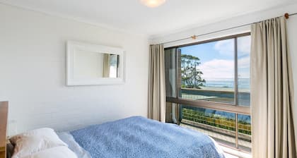 Bayview Number Two - Classic Coastal Escape For Your Pet Too!