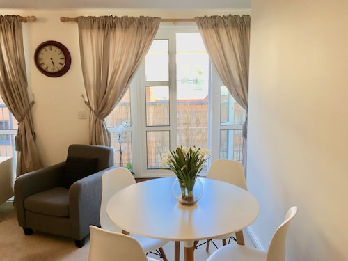 City Pad with balcony and secure parking