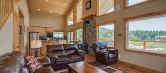 Familie- og dyrevennlig hytte Ligger gangavstand til Wenatchee River.