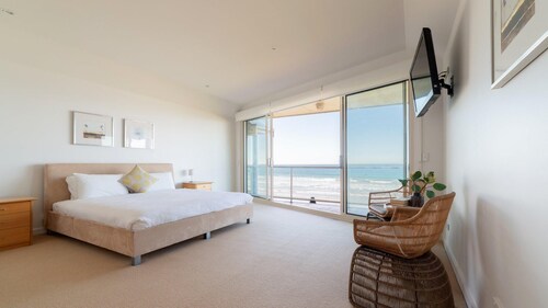 Bayview Beachfront Apartment - nestled in the dunes of Port Fairy's Eastern Beach