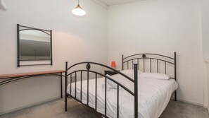 1 bedroom, bed sheets