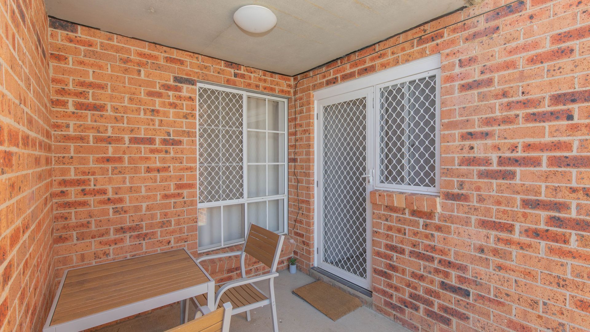 Oberlaken - 2/125 Gippsland Street — image 2
